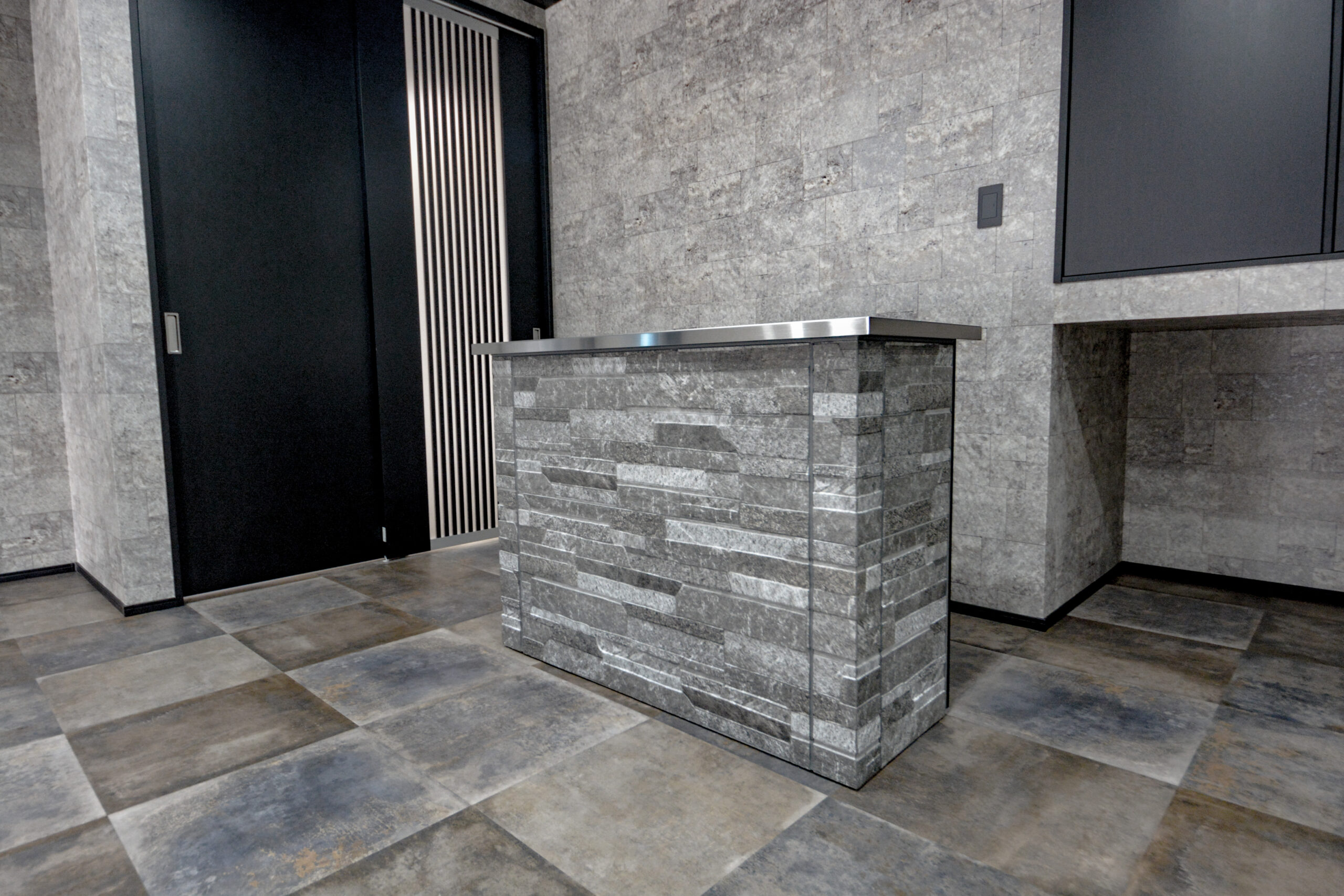 【リビング】
外壁と同じサイディングを用いた棚。
室内と室外のデザインにもしっかりと統一感を持たせています。