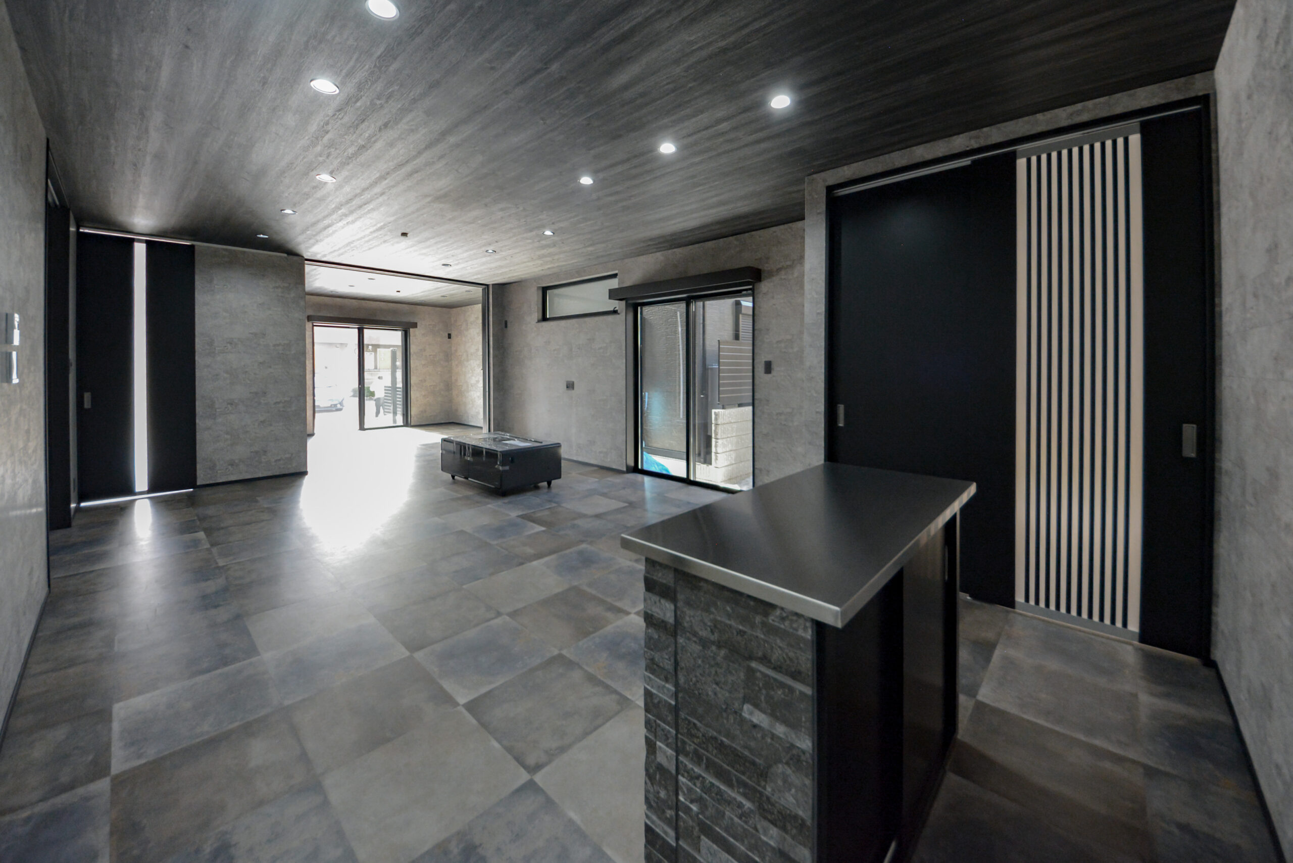 【リビング】
リビングとセカンドリビングの間にはレールがなく、
間仕切りを開ければシームレスな一つの空間として使用することが可能です。