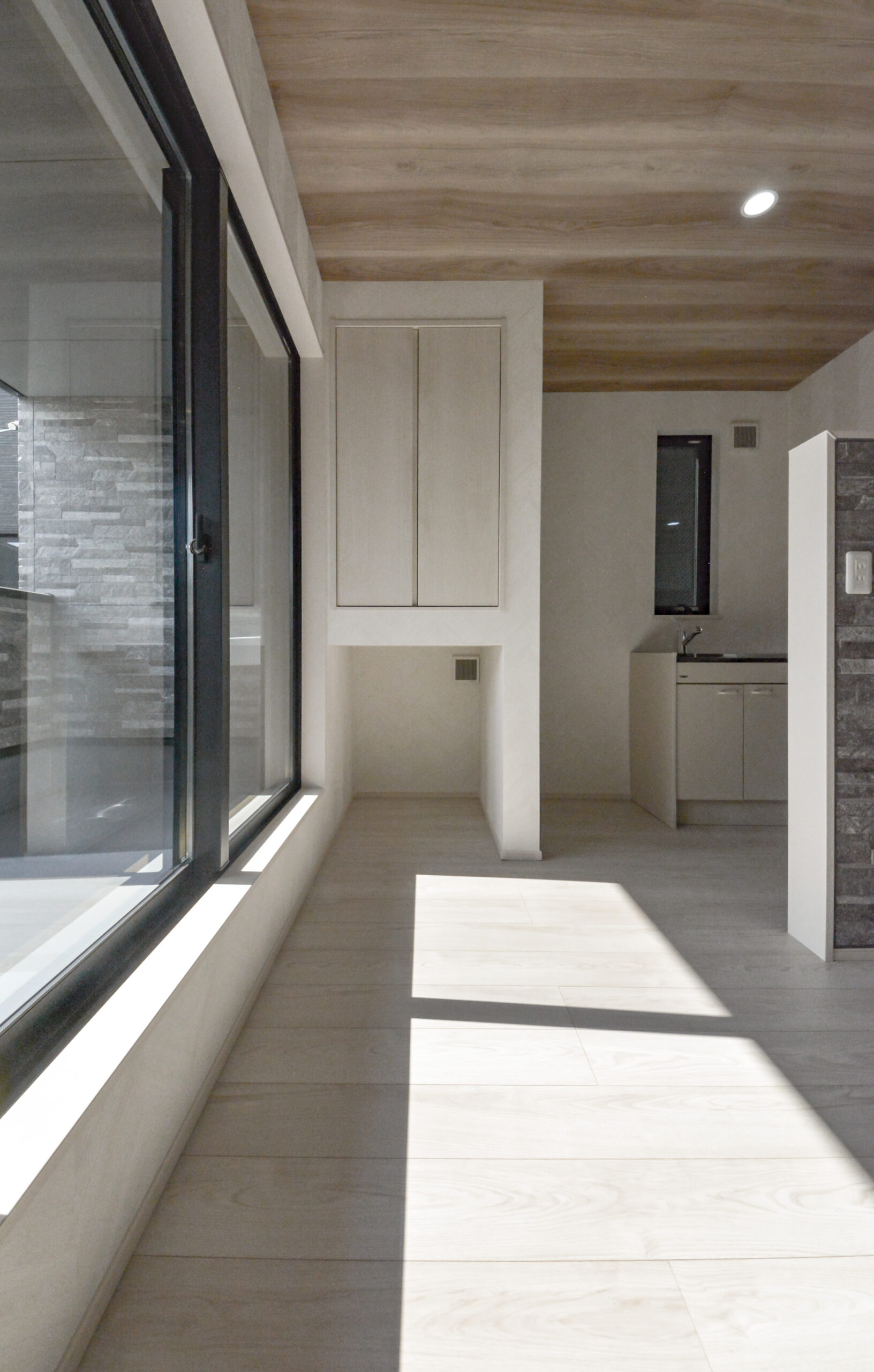 【主寝室収納】
こちらも愛犬のトイレスペースを想定して換気扇を設置しています。