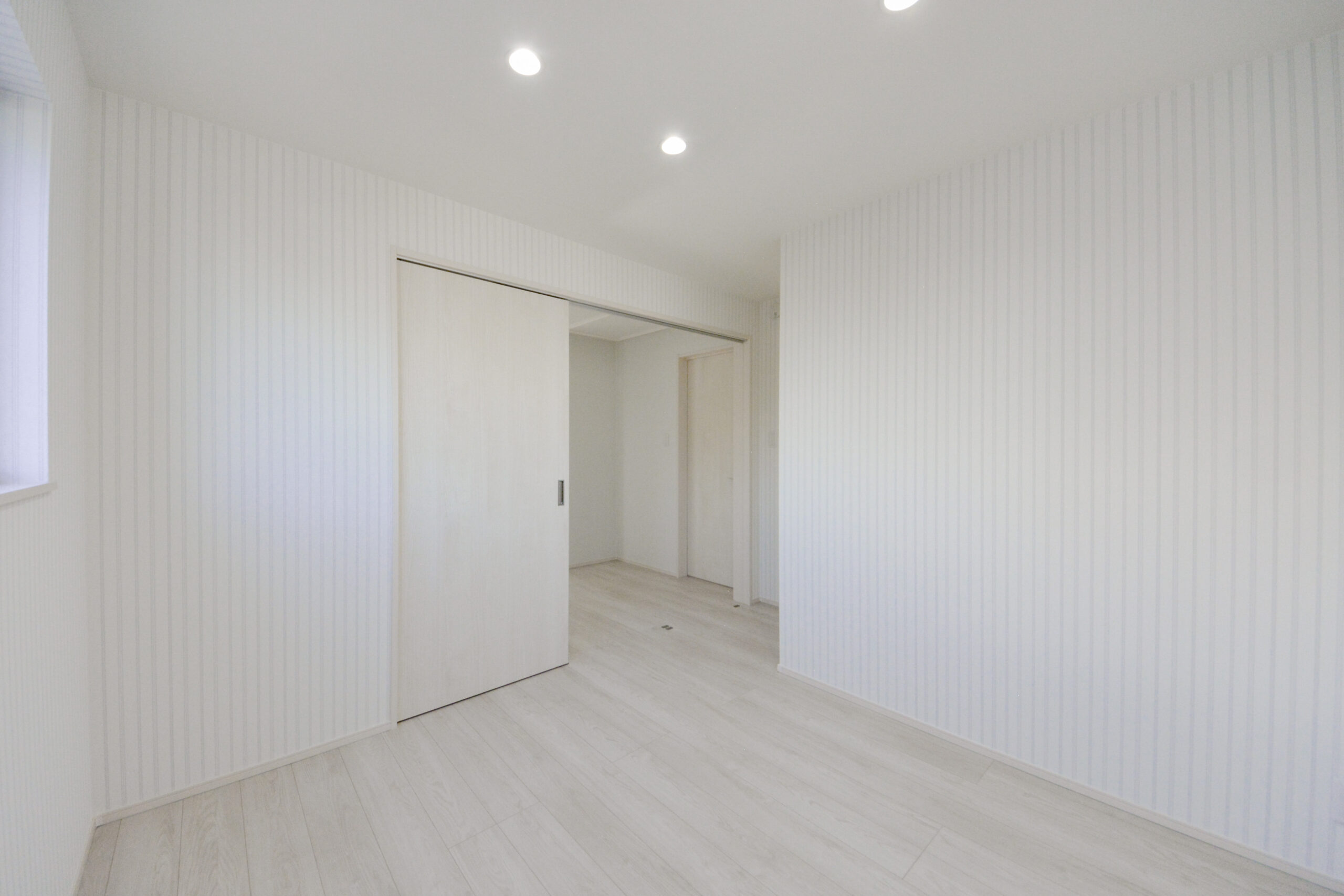 【3階納戸】
お部屋としても使用できそうなほどの広さがある納戸。