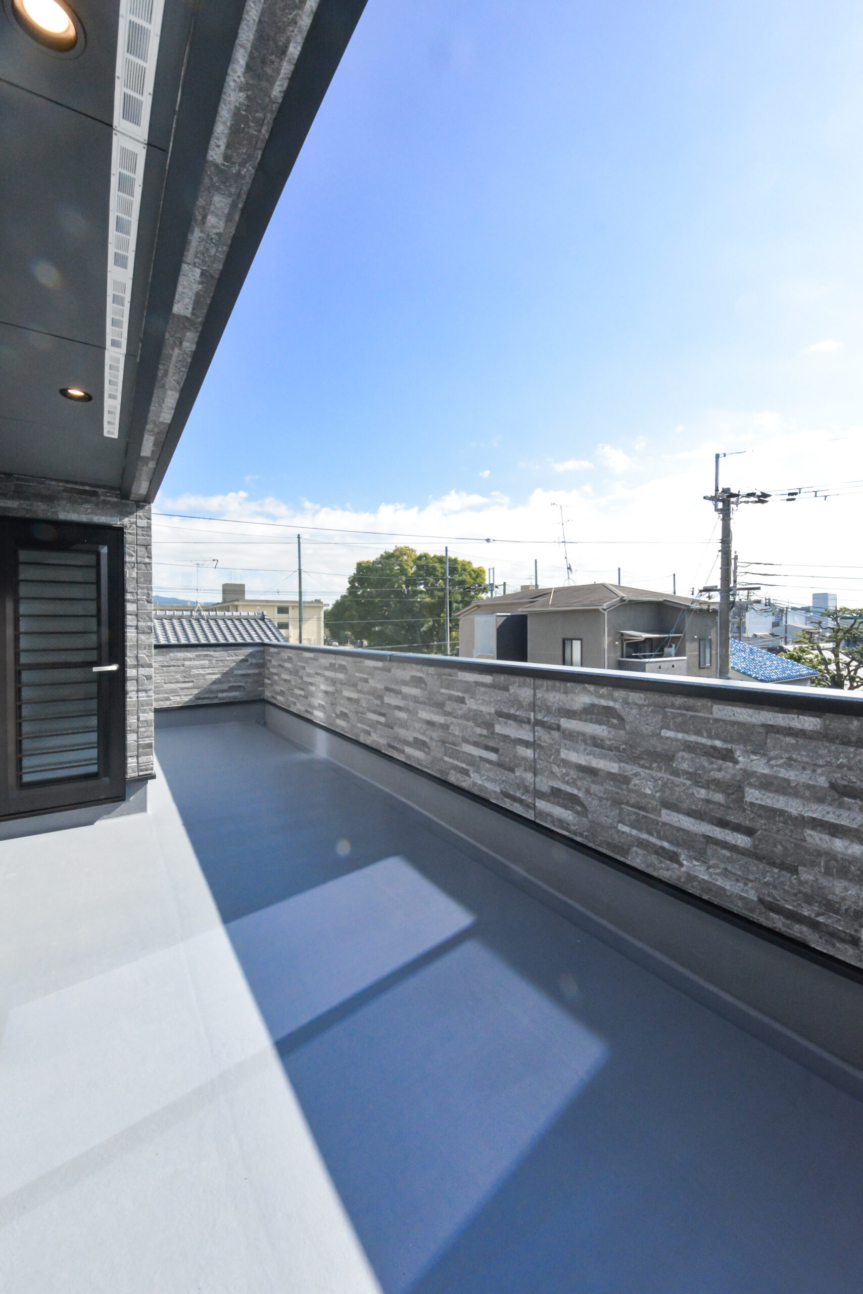 【3階バルコニー】
視界を遮るものがなく陽当たり良好！
こちらもゆったりとしたワイドバルコニーです。