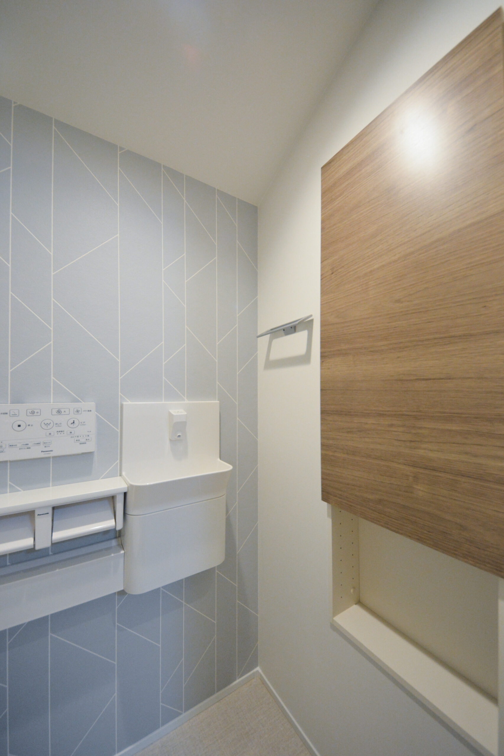 【2階トイレ（収納）】