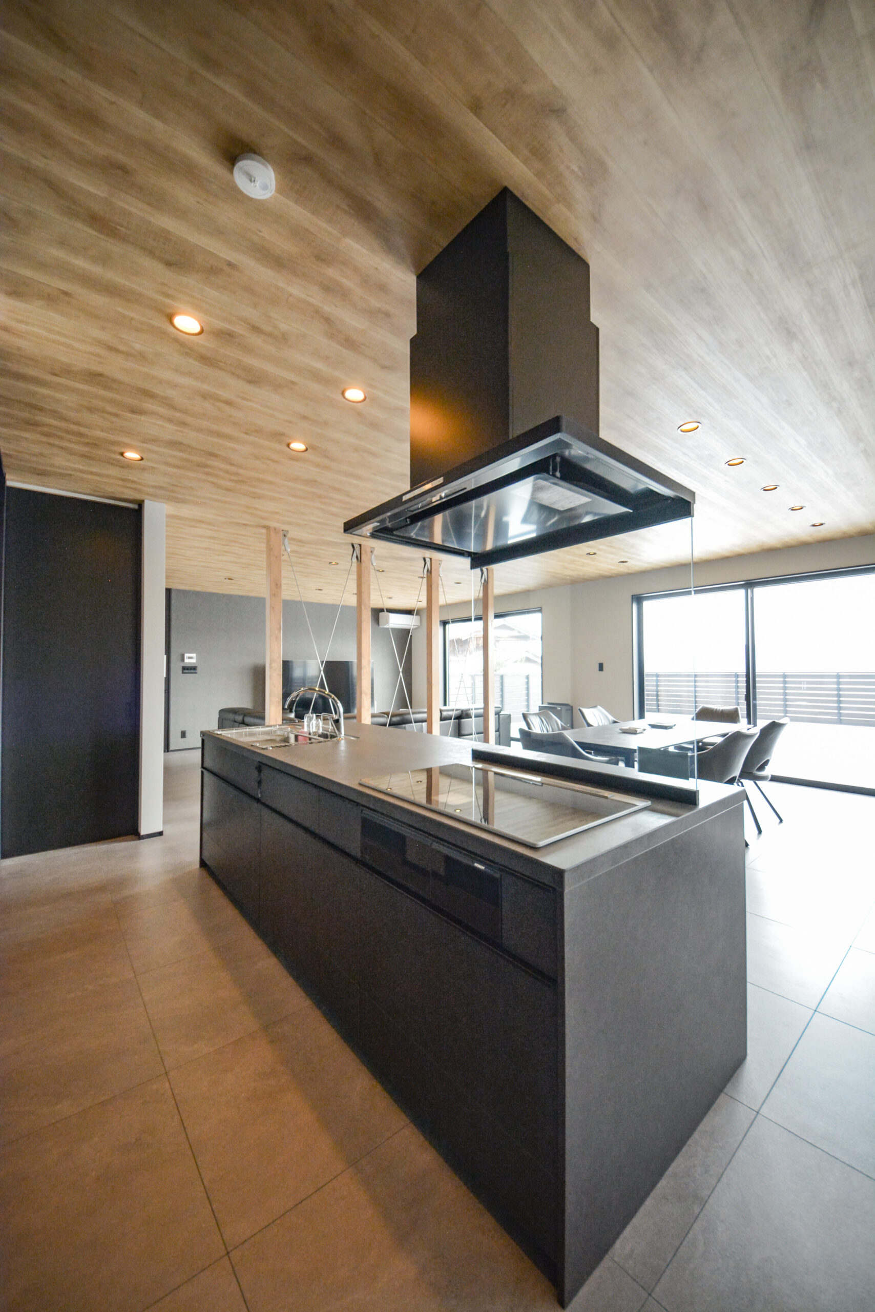 【キッチン】
IHクッキングヒーターを採用しています。