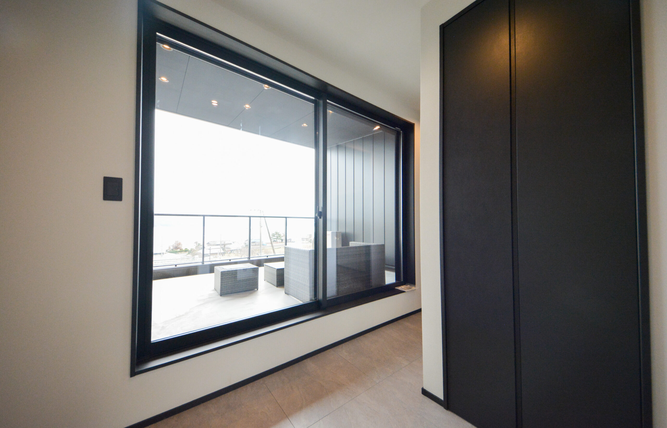 【2階ホール】
2階ホールからバルコニーに出ることができます。