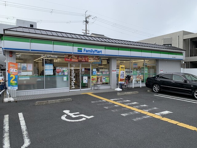 ファミリーマート河原町十条店
