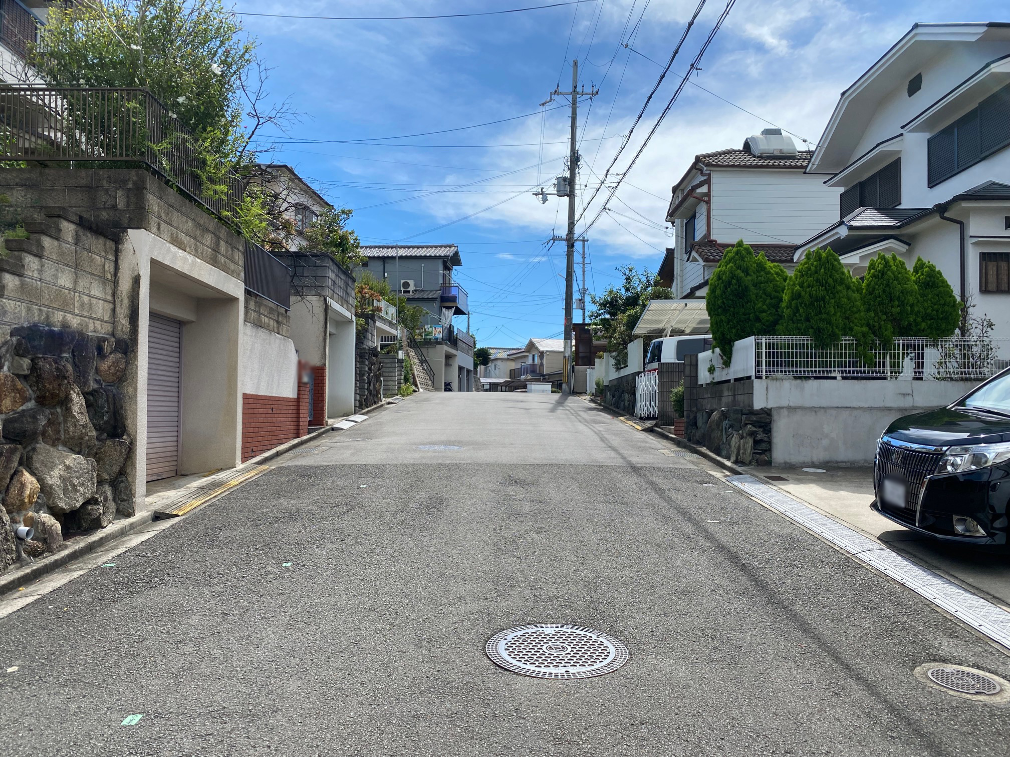 枚方市杉山手一丁目　中古戸建　前面道路