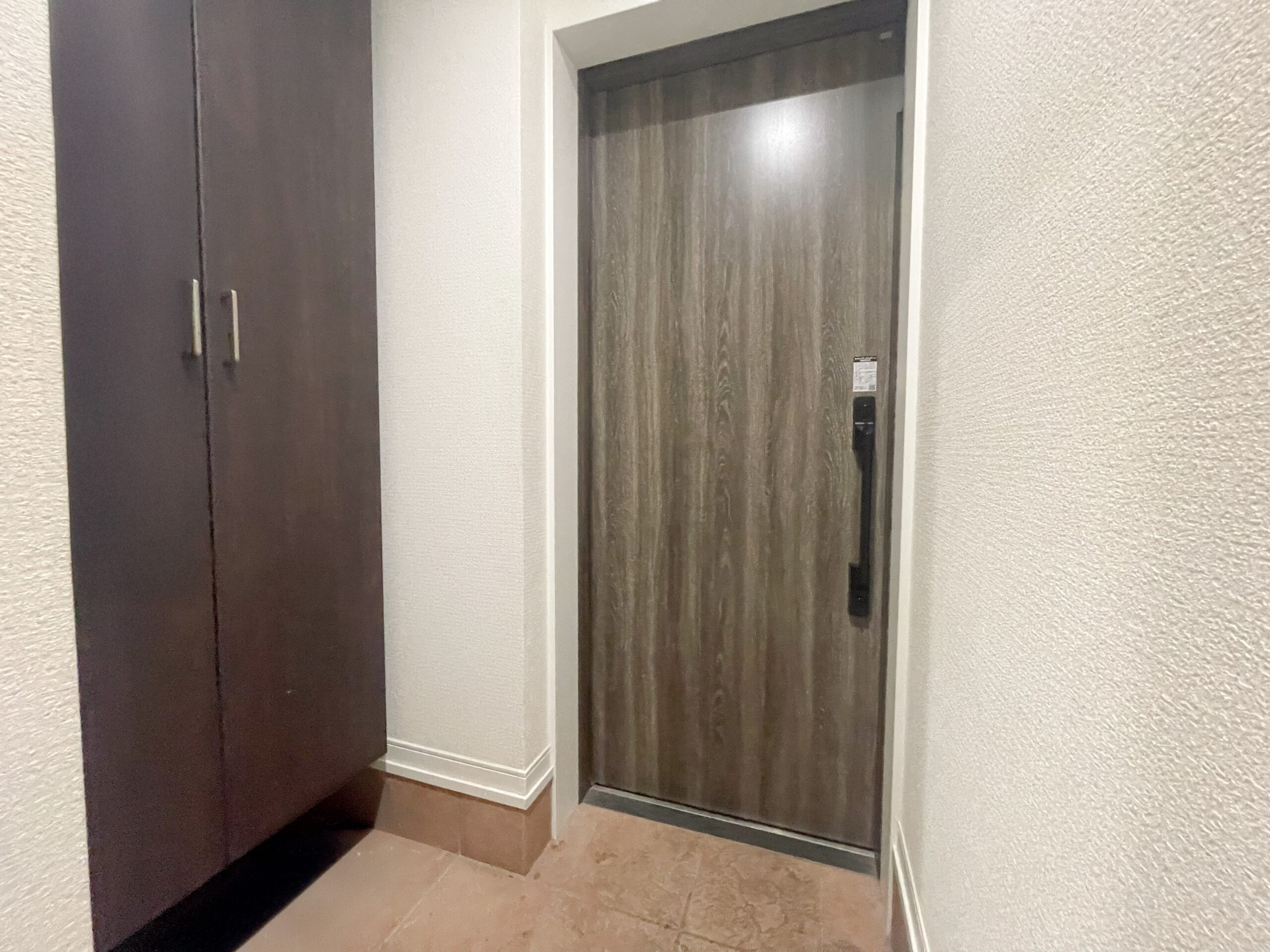 枚方市星丘一丁目　中古戸建　玄関