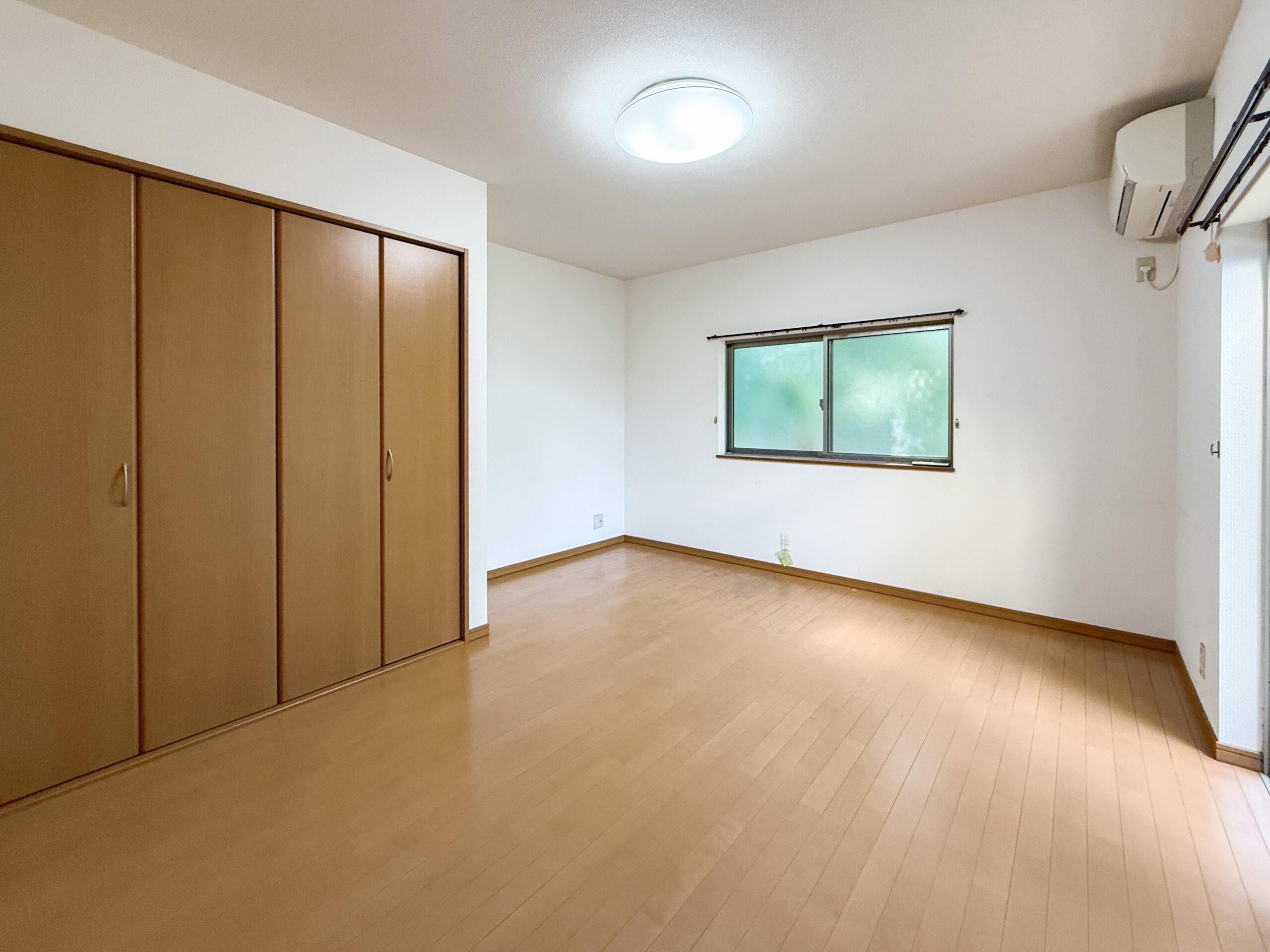 枚方市南中振一丁目　中古戸建　洋室