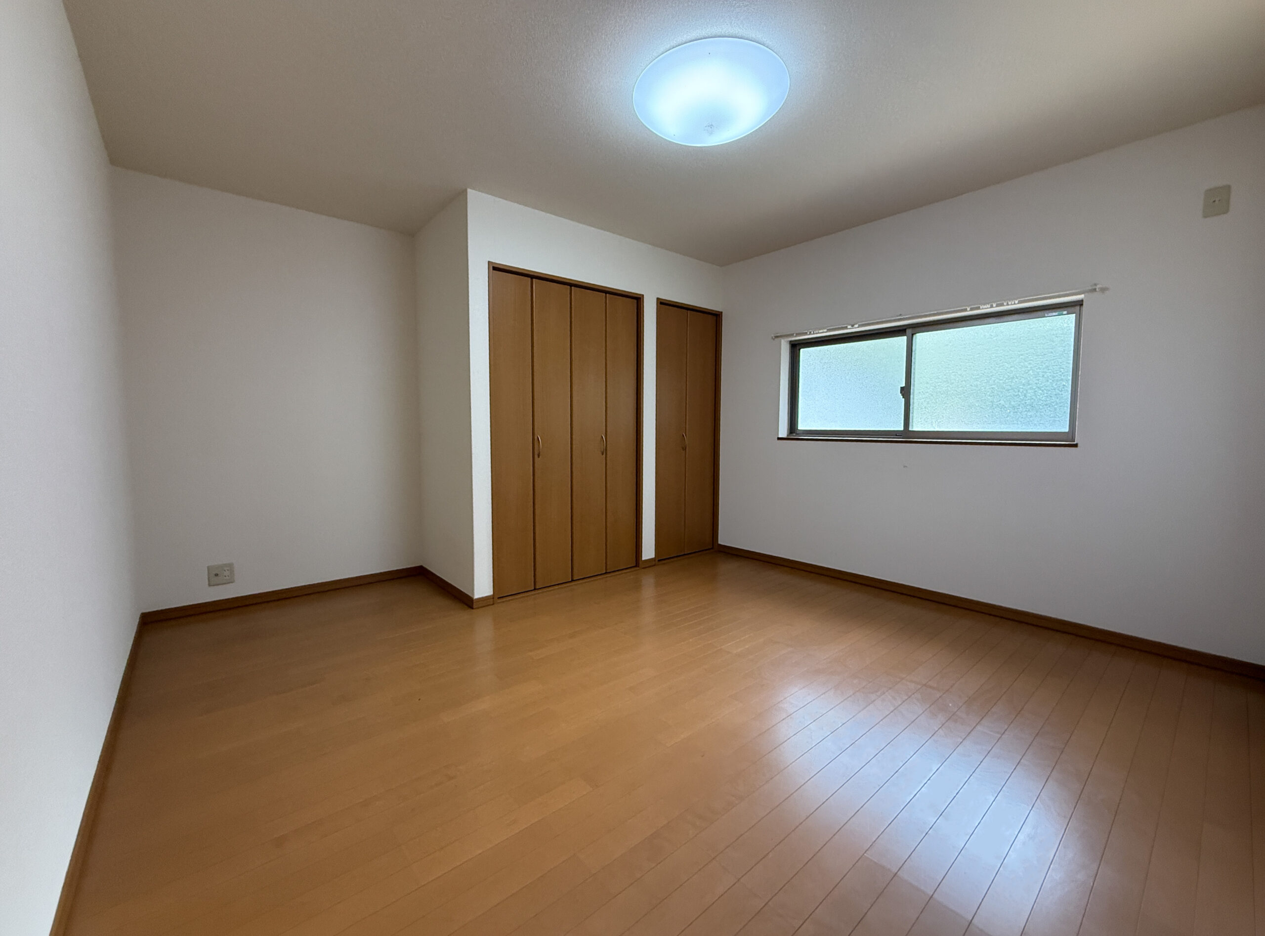 枚方市南中振一丁目　中古戸建　洋室