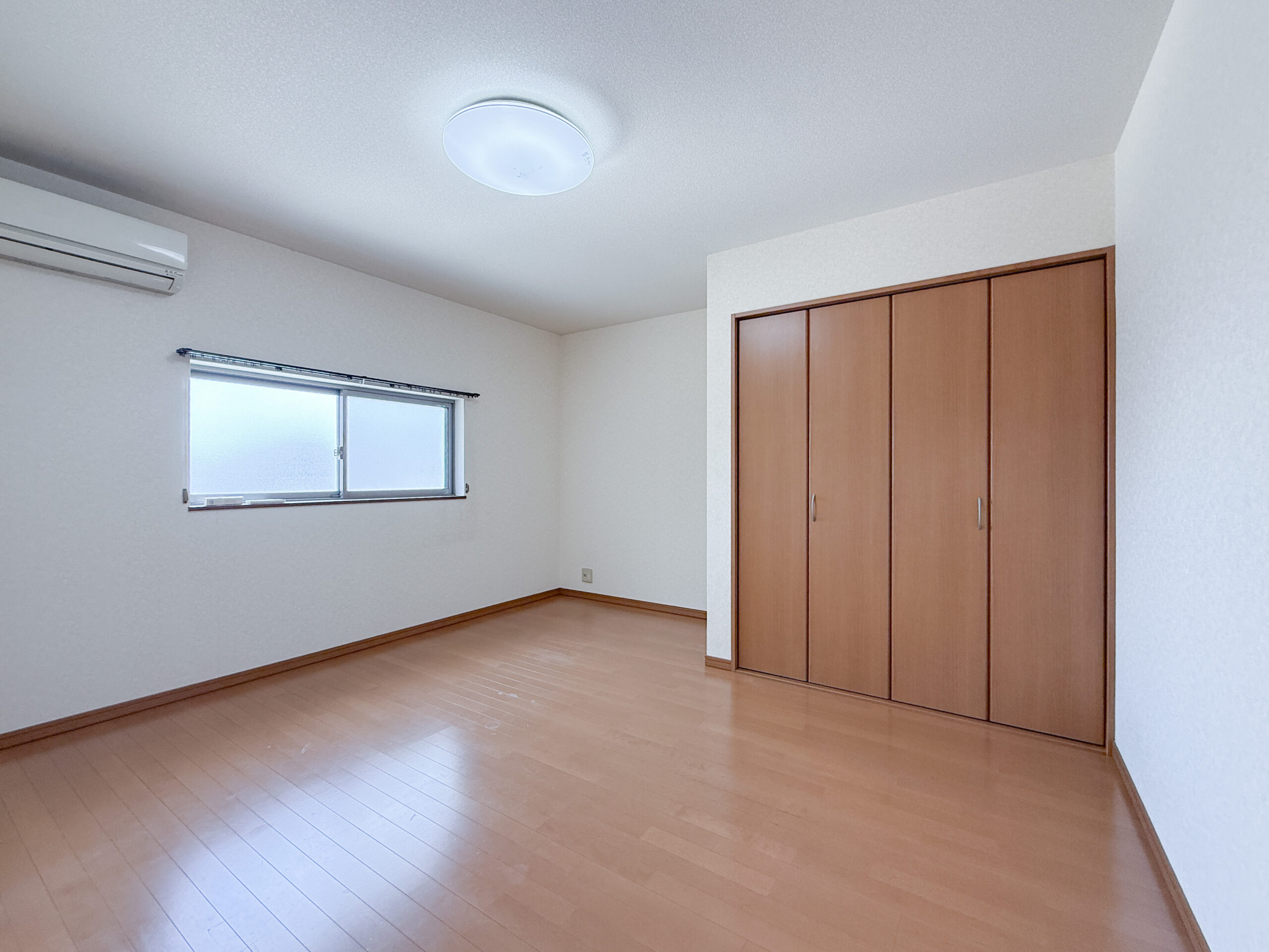 枚方市南中振一丁目　中古戸建　洋室